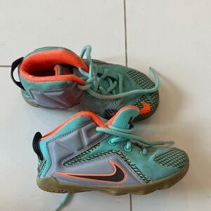 Nike LeBron Kids' Turquoise and Neon Orange Sneakers 9C